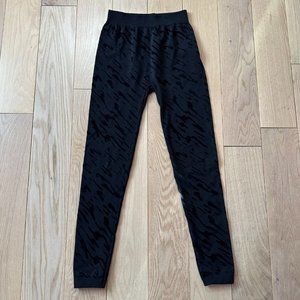 Connection 18 Black Zebra Stripe Leggings | Size: L / XL